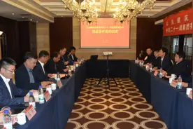 山东建筑大学与中铁二十一局集团有限公司举行校企合作签约仪式图片