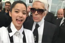 香奈儿老佛爷，与众多女星合影都一脸严肃，唯独对她很亲切！图片