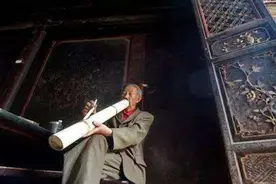 云南豪华苏宅，顶级浮雕，3.6斤黄金装饰，只剩78岁老人守院图片