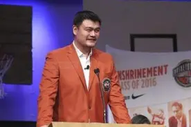 40岁姚明现状，体重飙升到400斤，妻子叶莉坦言：压力实在太大图片