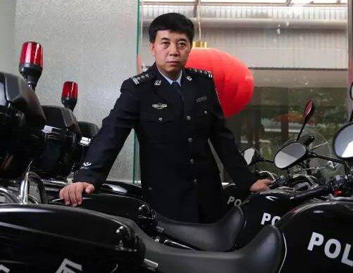 地拿起工作手机,电话那头传来北京市公安局阮增义副局长低沉的声音:"