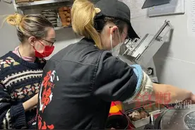 记者探访“雪中送炭”烤肉店：老板是成都小伙 家人都支持图片