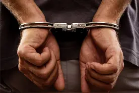 死刑犯在行刑前，为何要将手铐换成麻绳，难道不怕逃跑吗？图片