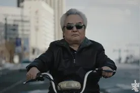 偷妻子手术费享乐，把儿女告上法庭，《老兽》揭露难以启齿的家丑图片
