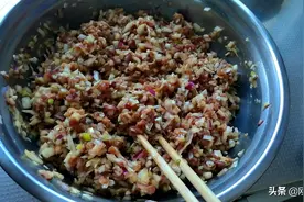 自己做馄饨皮，包馄饨吃，好看又美味图片