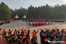 县广播电视台拍摄“快闪”献礼祖国图片