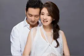 安以轩挺孕肚拍写真，肚子大到绷紧还踩高跟，医生建议谨慎择食图片