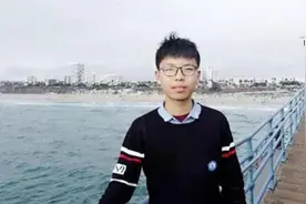 湖北学霸常书杰，被北京大学劝退，复读一年高考712分上清华图片