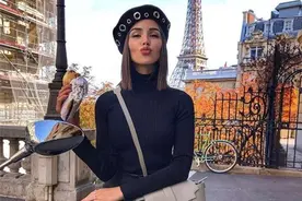 “平胸女”穿衣有妙招，搭配时谨记这3招，轻松逆袭完美S型曲线图片