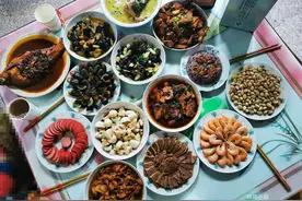 老家的年夜饭，14道家常菜摆满八仙桌，8道热菜只有2道是蔬菜图片