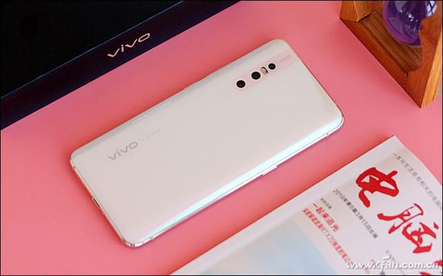 感受升降镜头和零界视野的冲击！vivo X27评测体验