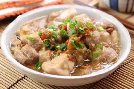蒸排骨，不要着急上锅蒸，做好2步，排骨蒸好鲜嫩入味，不柴不腥图片