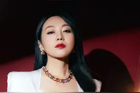 没拿到奖就各种感慨，孙俪邓超被批好胜心太强，钱赚到手还不够？图片