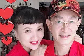 六小龄童在结婚纪念日晒照，与老婆同框似两代人，33年仍恩爱无比图片
