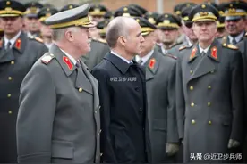 红领章有特殊含义？是特殊样式？从越南现行的军服说起图片