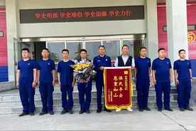 救命之恩 永生不忘| 被救驴友赠送锦旗感谢绛县消防图片