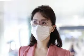 陈数太适合西装了，穿在她身上尽显优雅大气，44岁穿粉色美出天际图片