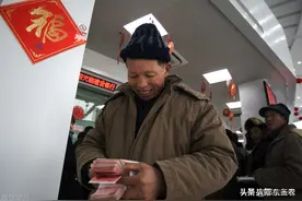 农村夫妻一方过世，另一方知道银行卡密码，能取到卡里钱吗？图片