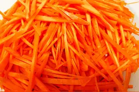 孩子或者牙口不好的老人，胡萝卜这样吃松软香甜，营养不流失图片