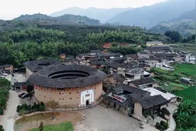 白墙、黑瓦、马鞍墙，福建那些让你流连忘返的古厝图片