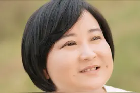 贾玲被曝遭打压，网友建议联手吴京，但二人地位已完全不同图片