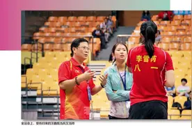 致敬八一队！以羽毛球场为战场，军魂相伴一生图片