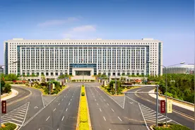 总投资40亿，人民大会堂两倍大小，世界上最大的办公大楼长啥样？图片