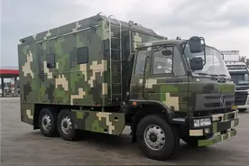东风六驱越野餐车，野外自行式炊事车图片