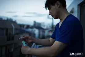 男人要是没钱，身边的女人个个都是贞洁烈女图片