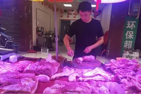 从公务员到猪肉佬，985毕业生为还200万债务摆肉摊：10年后还卖猪肉未尝不可，以前管理个体户现在成了个体户图片