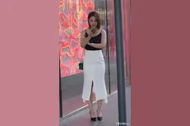 职业女性穿吊带，谨记这四个搭配要诀，轻松穿出高级感图片