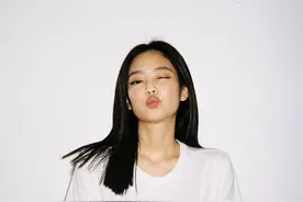 Jennie，可爱的猫系女孩图片