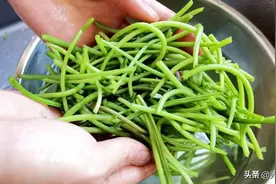 这菜营养极高，很多人只吃叶子，其实茎才是宝贝，不懂吃太可惜了图片