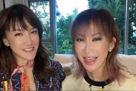 46岁李玟罕晒近况，与二姐一同出镜好似双胞胎，背后豪宅意外曝光图片