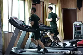 赞！兵哥哥“喜提”多功能健身房图片