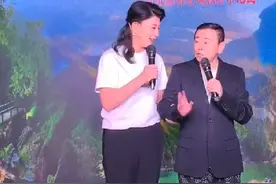 闫学晶带货首秀阵容很强，冯巩潘长江到场捧场，儿媳妇超漂亮图片
