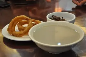 老北京大耳贴子吃得少！看完这些吃播，北京人都急了图片