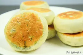 馅饼这样做个个皮薄大馅，外表金黄焦酥，比蒸包子更有食欲图片