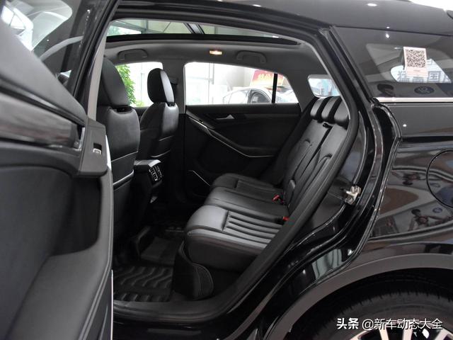 超低价高配置合资SUV，空间大全景影像性价比领先，实拍福特领界