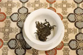 保温杯泡茶等于“慢性自杀”？图片