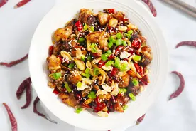 中餐厅林大厨的辣子鸡，鸡肉干香鲜辣，简单易学，15分钟就能出锅图片
