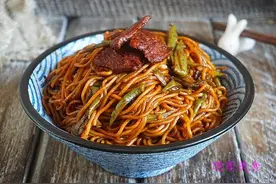 豆角焖面、鸡丝凉面、青菜炒面、酸辣拌面的家常做法营养美味图片