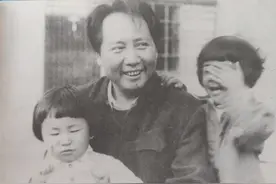 毛泽东去世前1天，划3道杠敲3下木头床，卫士秒懂：和日本人有关图片