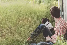 一首《孤身》唱哭千万人：你总要一个人尝遍孤独图片