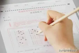 高考撕毁他人答题卡的女生怎样了？成绩已出来，网友：真的太解气图片