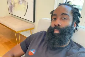 哈登近照曝光！换成杜兰特式发型，斜躺凸显大肚腩，衣服也遮不住图片