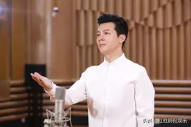 18位总台央视主持人合体拍MV，李思思朱迅站C位，新主持人没机会图片