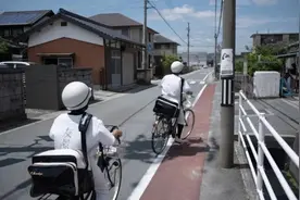 “那些曾说会一直陪伴的人，现在还在你身边吗？”图片