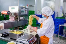 探访武汉“百家放心早餐工程”的食品生产线图片