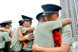 军人退伍后发的“光荣牌”到底有什么用？对于老兵意义非凡图片